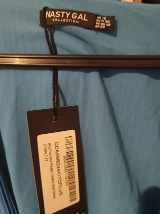 Vestido Nasty Gal azul plisado