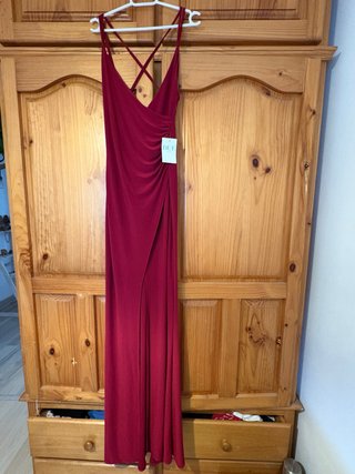 Vestido granate largo sin estrenar