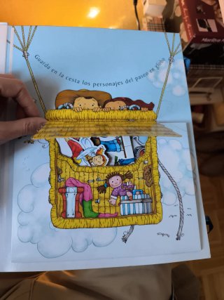 LIBROS-POP-UP EL PASEO EN GLOBO