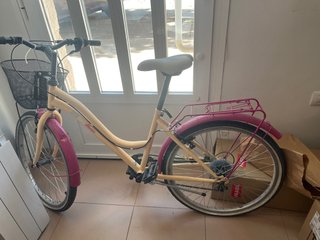 Bicicleta niña color crema y rosa tengo 2 iguales
