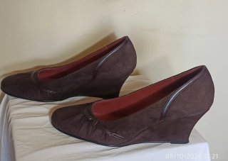 Zapatos de cuña Prestigio en ante marrón