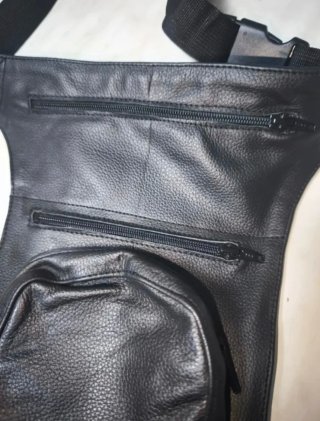 Pernera de Cuero Negra