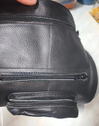 Pernera de Cuero Negra
