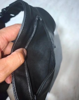 Pernera de Cuero Negra