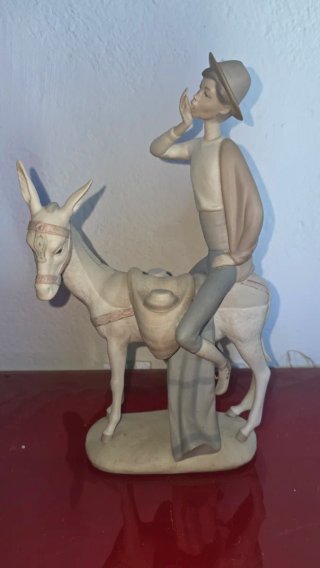 Figura de Porcelana Lladró con Burrita