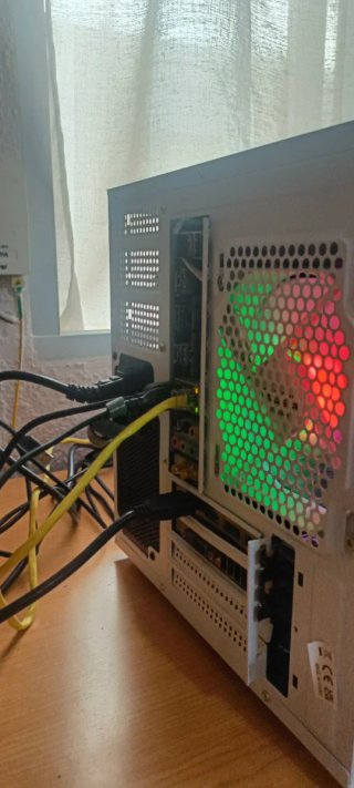 PC Gamer Compacto con Iluminación RGB