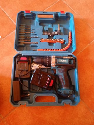 Taladro Inalámbrico con Maletín y Accesorios