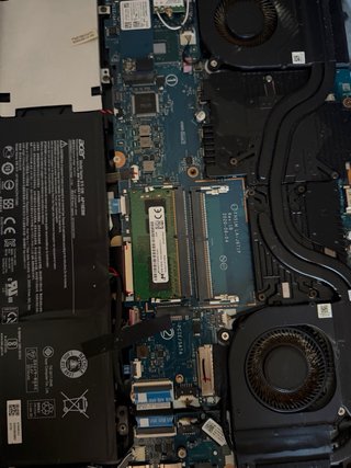 Portátil Gaming Acer Nitro 5 i5 10ª Gen GTX