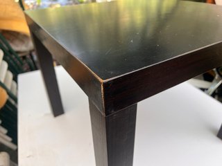 Mesita auxiliar IKEA negra