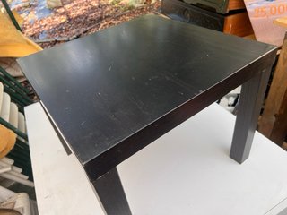 Mesita auxiliar IKEA negra