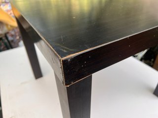 Mesita auxiliar IKEA negra