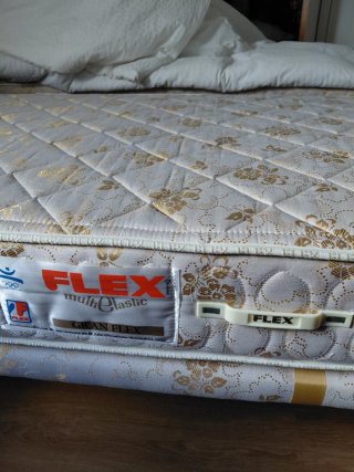 Cama 90cm Beige y Dorado