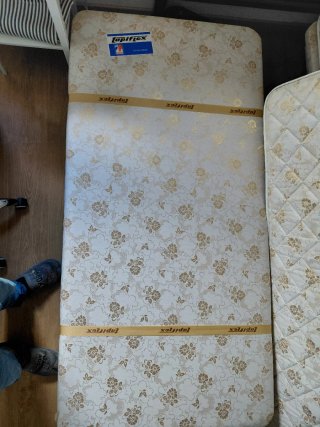 Cama 90cm Beige y Dorado