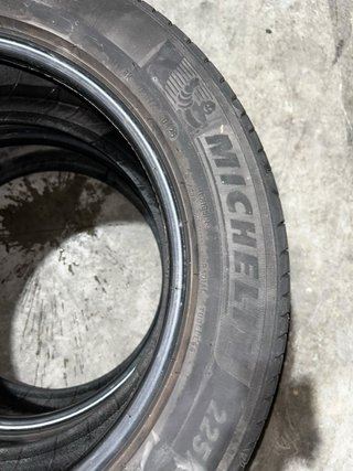 Neumático Michelin 225/55R17
