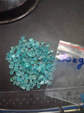 30 g di splendidi cristalli di apatite blu cielo,