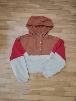 Chaqueta fina Corta con Capucha