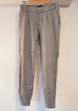 Pantalones Grises de Rayas