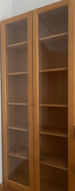 Estantería Billy con puertas de cristal