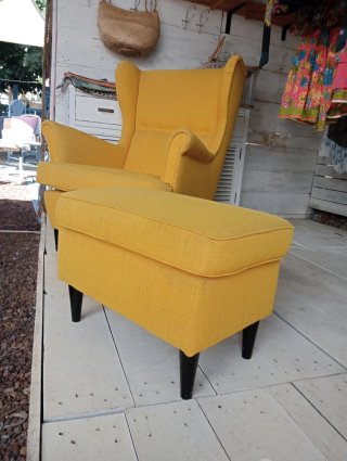Conjunto Sillón Orejero y Reposapiés Amarillo
