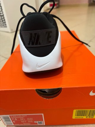 Zapatillas Nike Negras y Blancas Sin Estrenar