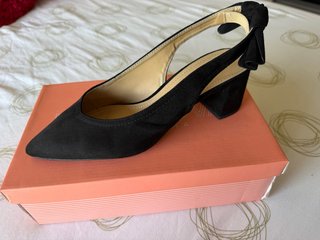 Zapato tacón negro terciopelo lazo slingback