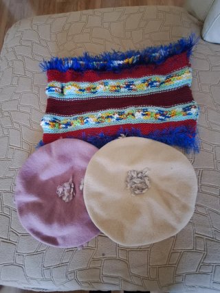 Lote invierno: 2 boinas y bufanda