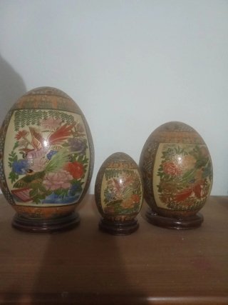 Set de 3 Huevos de Porcelana Japonesa