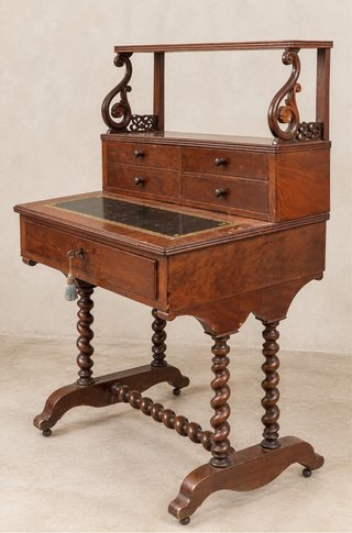 Escritorio Antiguo de Madera