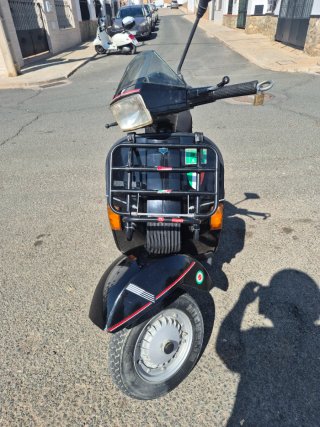 Vespa 125 T5 Negra.