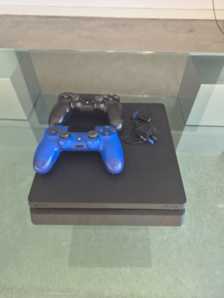 Consola PlayStation 4 (PS4) con 2 mandos