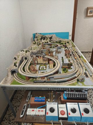 Maqueta de tren con vías