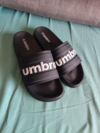 Chanclas Umbro Negras Talla 43