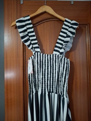 Vestido de rayas blanco y negro
