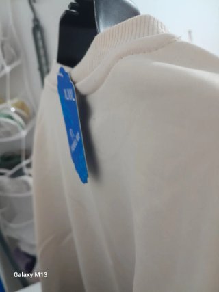 Sudadera Kindness is free