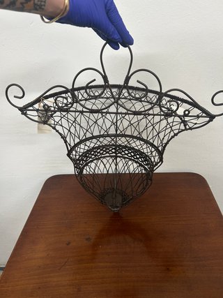 Soporte de pared antiguo para plantas
