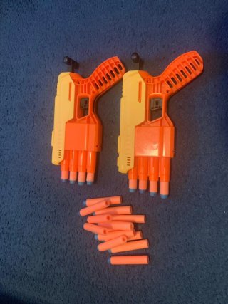 Pistolas Nerf con dardos