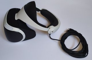 Lotto Sony PS4 VR con gioco e 2 Move