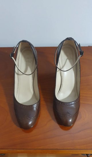 Zapatos de tacón con correa al tobillo