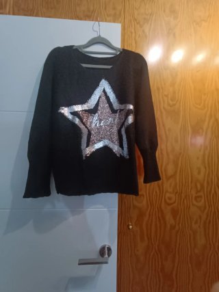 Jersey Negro de Punto con Estrella