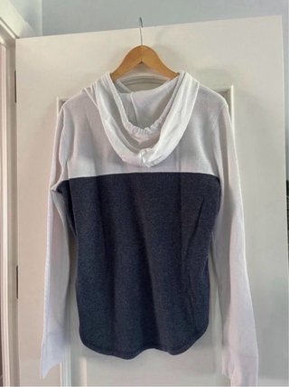 Sudadera Hollister Gris y Blanca