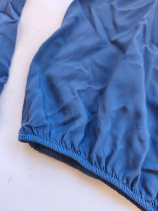 Blusa Subdued azul hombros descubiertos viscosa