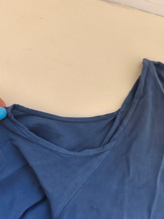 Blusa Subdued azul hombros descubiertos viscosa