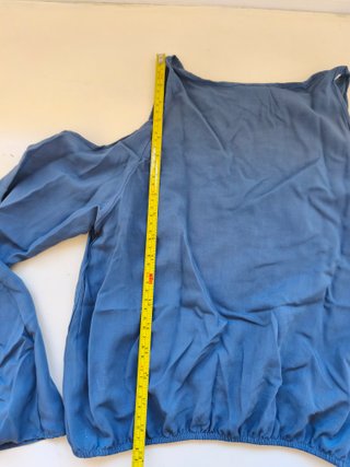 Blusa Subdued azul hombros descubiertos viscosa