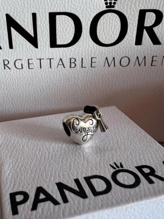 Pandora Charm Corazón Graduación Plata