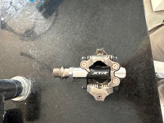 Pedal Shimano XTR regalo el otro XT que esta roto