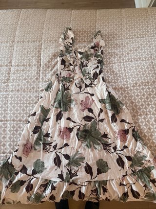 Vestido Largo Floral con Volantes. Talla S