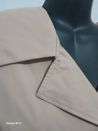 Gabardina beige elegante