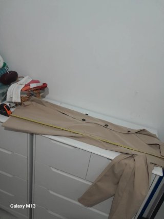 Gabardina beige elegante