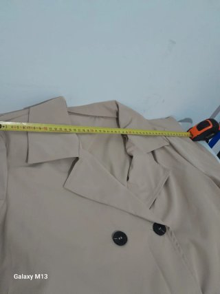 Gabardina beige elegante