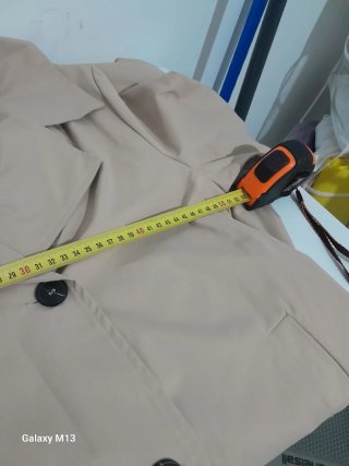 Gabardina beige elegante